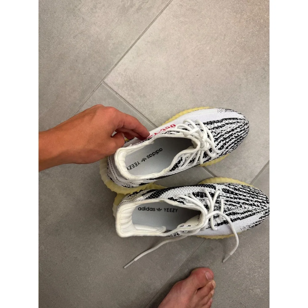 Adidas Yeezy Boost 350 V2 Zebra White Black Red CP9654 Mens Size 8.5 Sneaker